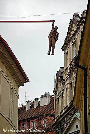 gubbe som hänger.jpg