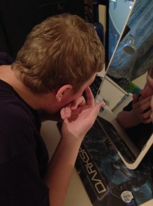 Linsinsättning Hugo 18 sept 2013 030