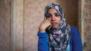 gråtande flyktingmamma