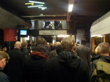 människor i tunnelbanan.jpg