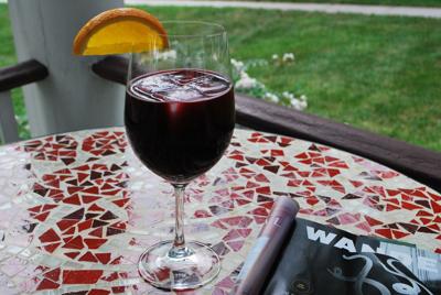 ett glas vin på altanen 1.jpg